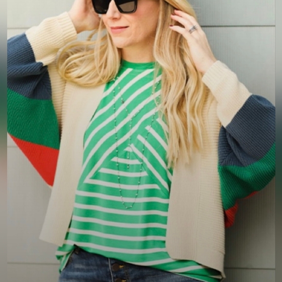 CABI 5758 Amelia TOP - Picture 2 of 4